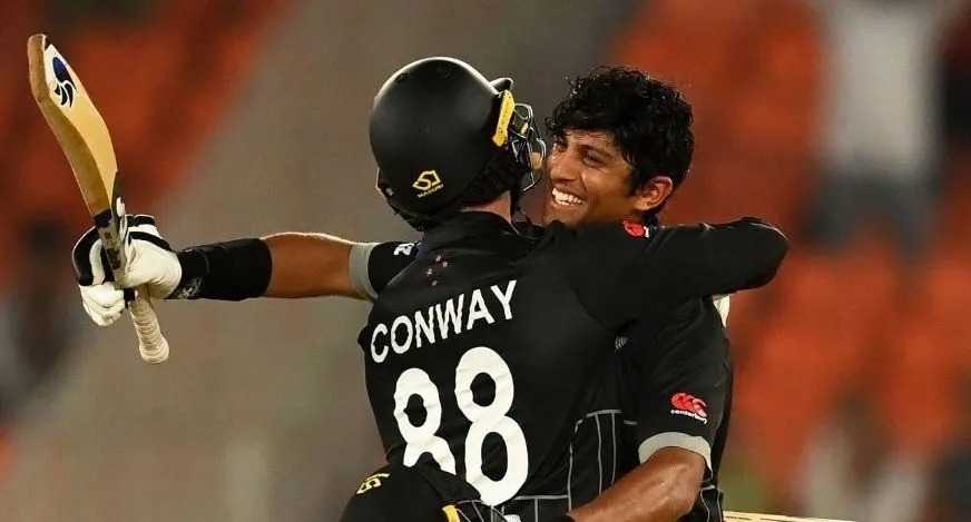'डेवोन कॉनवे, रचिन रवींद्र के नाबाद शतकों की बदौलत न्यूजीलैंड ने वनडे विश्व कप के पहले मैच में इंग्लैंड पर 9 विकेट से जीत दर्ज की'